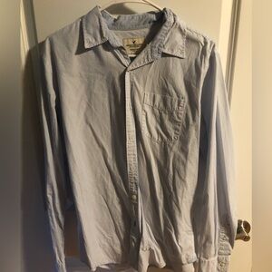 Men’s American Eagle long sleeve button down shirt.